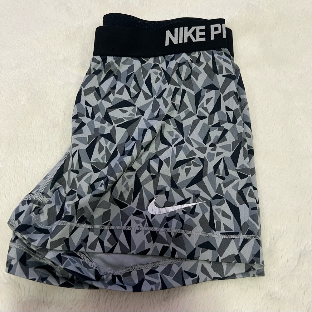 Nike Geometric Patterned Shorts - image 1